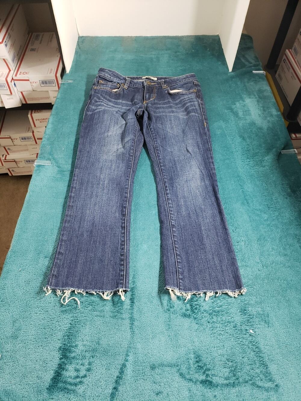 Cabi Jeans Size 2 Womens Blue Pants Ladies Fray Hem Mid Rise Ankle Capri